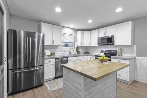 Tiny photo for 604 Clark Avenue, Ashville, OH 43103 (MLS # 226007344)