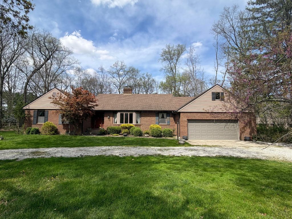 Photo of 2434 Carriage Road, Powell, OH 43065 (MLS # 226012744)
