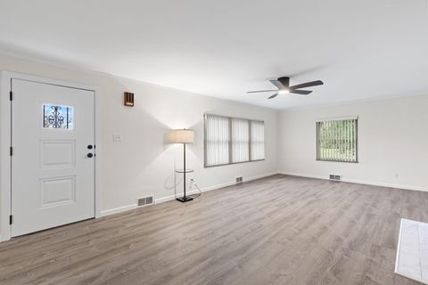 Tiny photo for 3245 Fisher Road, Columbus, OH 43204 (MLS # 225040257)