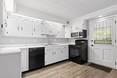 Tiny photo for 3245 Fisher Road, Columbus, OH 43204 (MLS # 225040257)