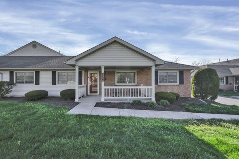 Photo of 4054 Wiston Drive, Groveport, OH 43125 (MLS # 226010997)