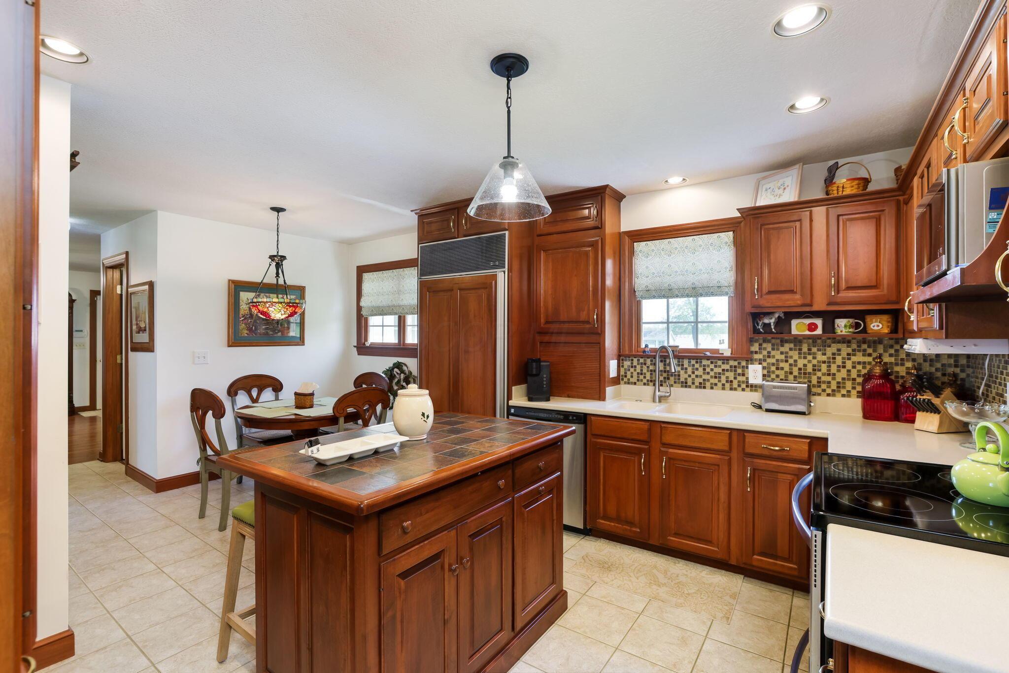 4690 Arrowhead Drive, Carroll, Ohio image 11