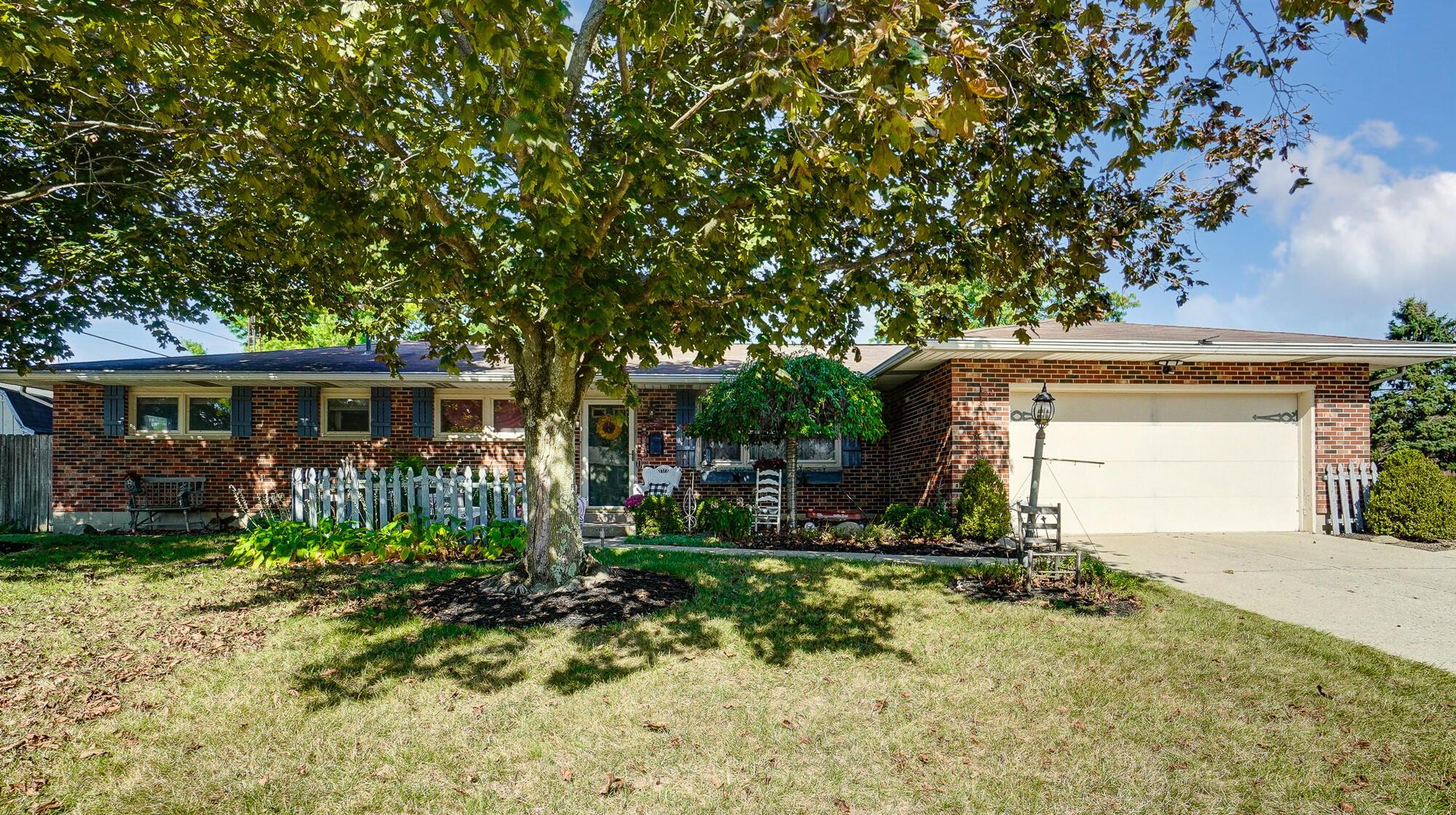 5429 W Ridgewood Road, Springfield, Ohio image 1