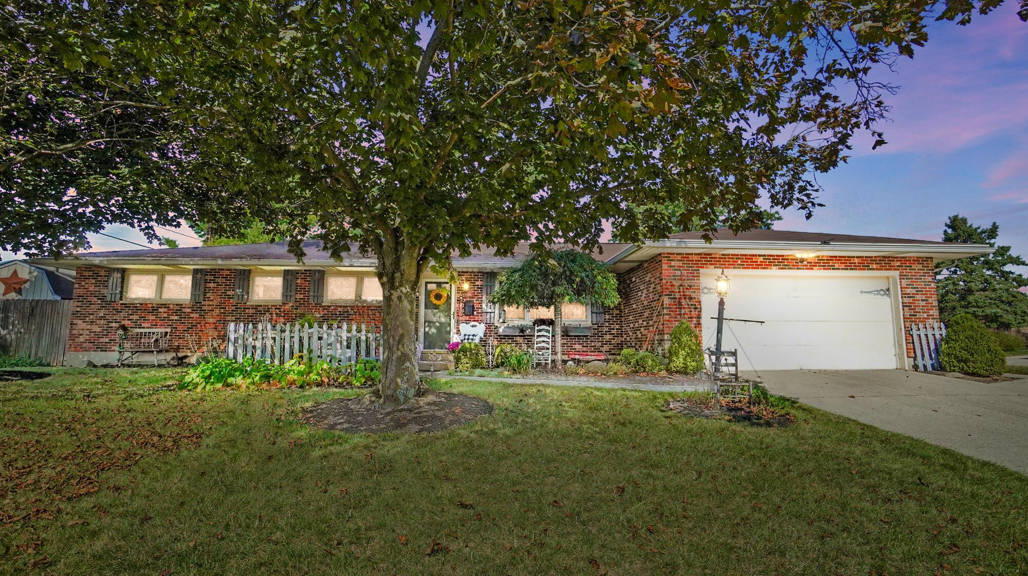 5429 W Ridgewood Road, Springfield, Ohio image 2