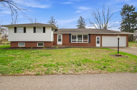 Homes For Sale - 12360 2nd Avenue<br/> Muskingum County, Trinway, OH 43842