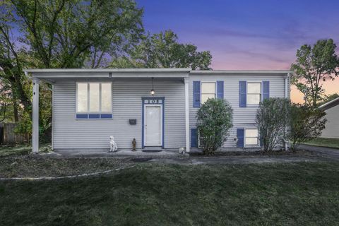Photo of 105 Crown Hill Court, Columbus, OH 43230 (MLS # 225036182)