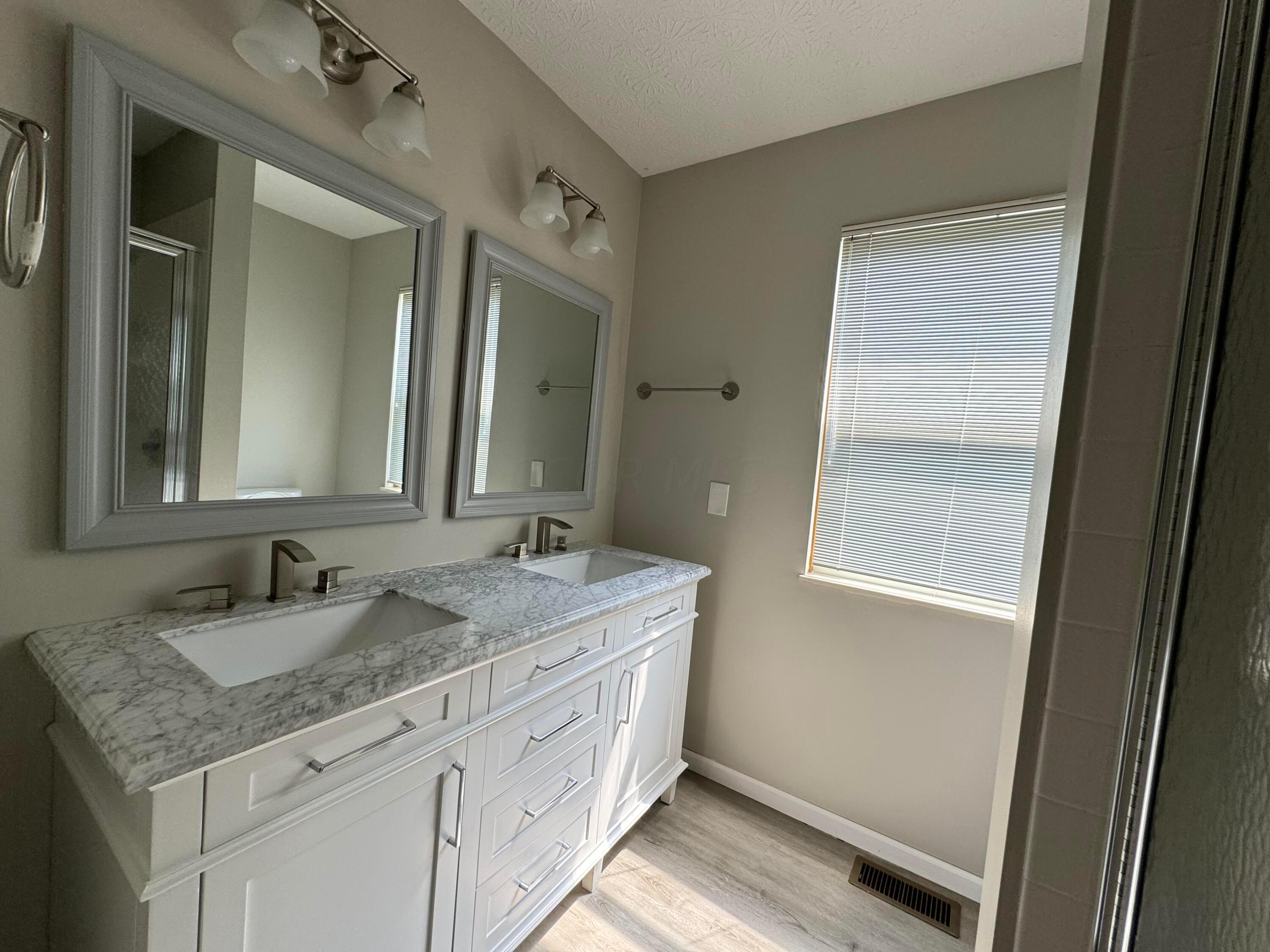 7640 Plainfield Drive, Pickerington, Ohio image 4