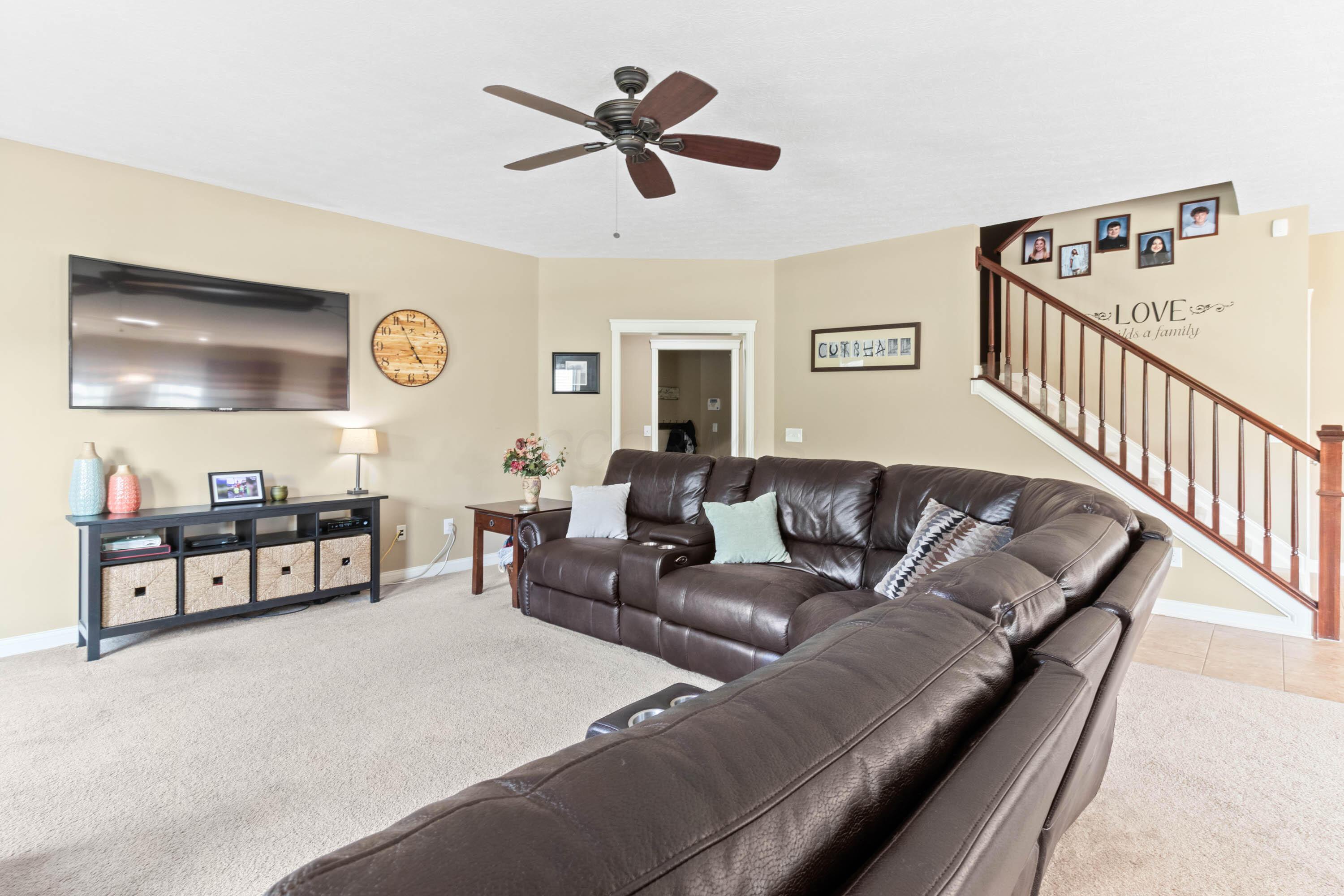 1356 Scotsman Drive, Grove City, Ohio image 5