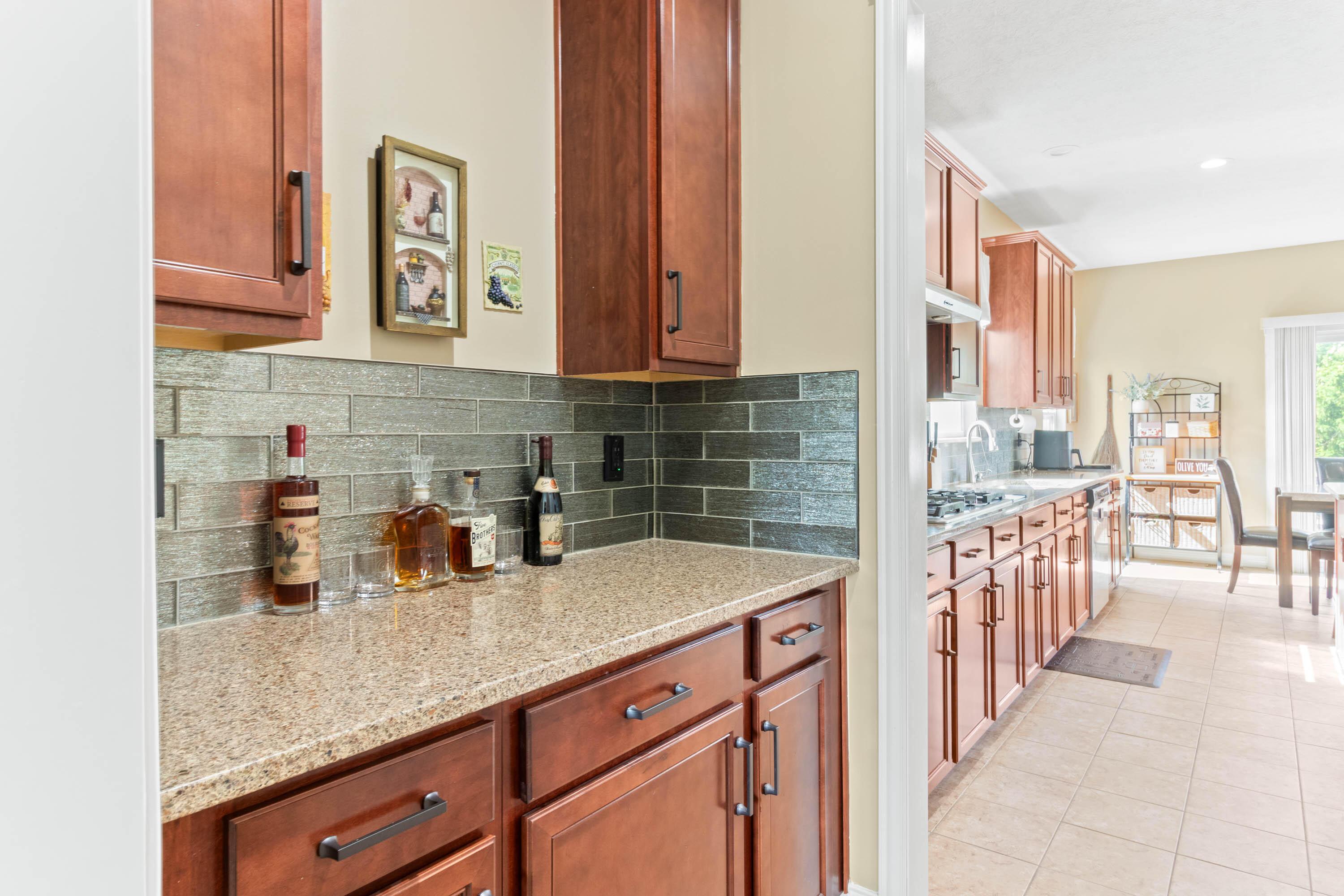 1356 Scotsman Drive, Grove City, Ohio image 9