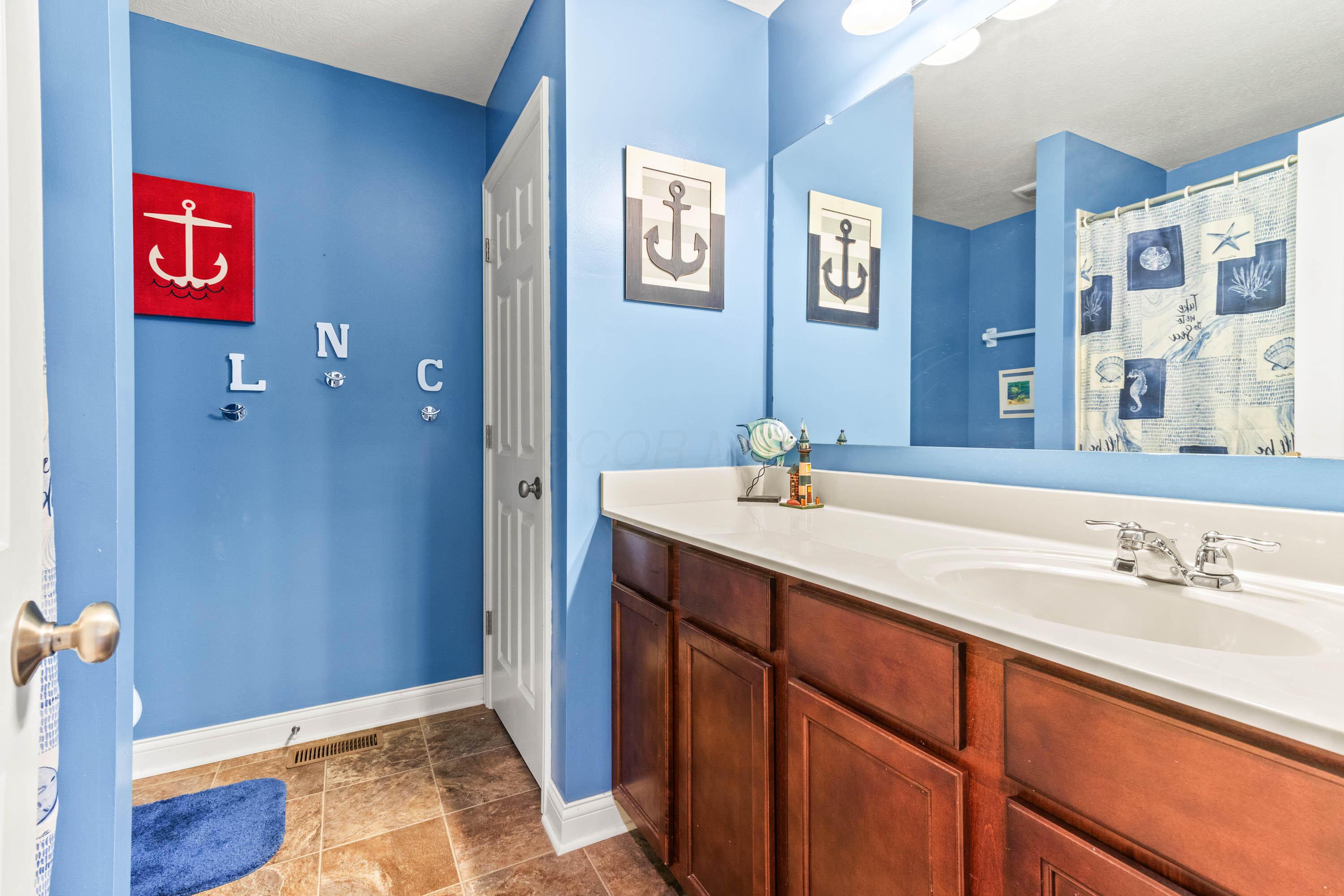 1356 Scotsman Drive, Grove City, Ohio image 33