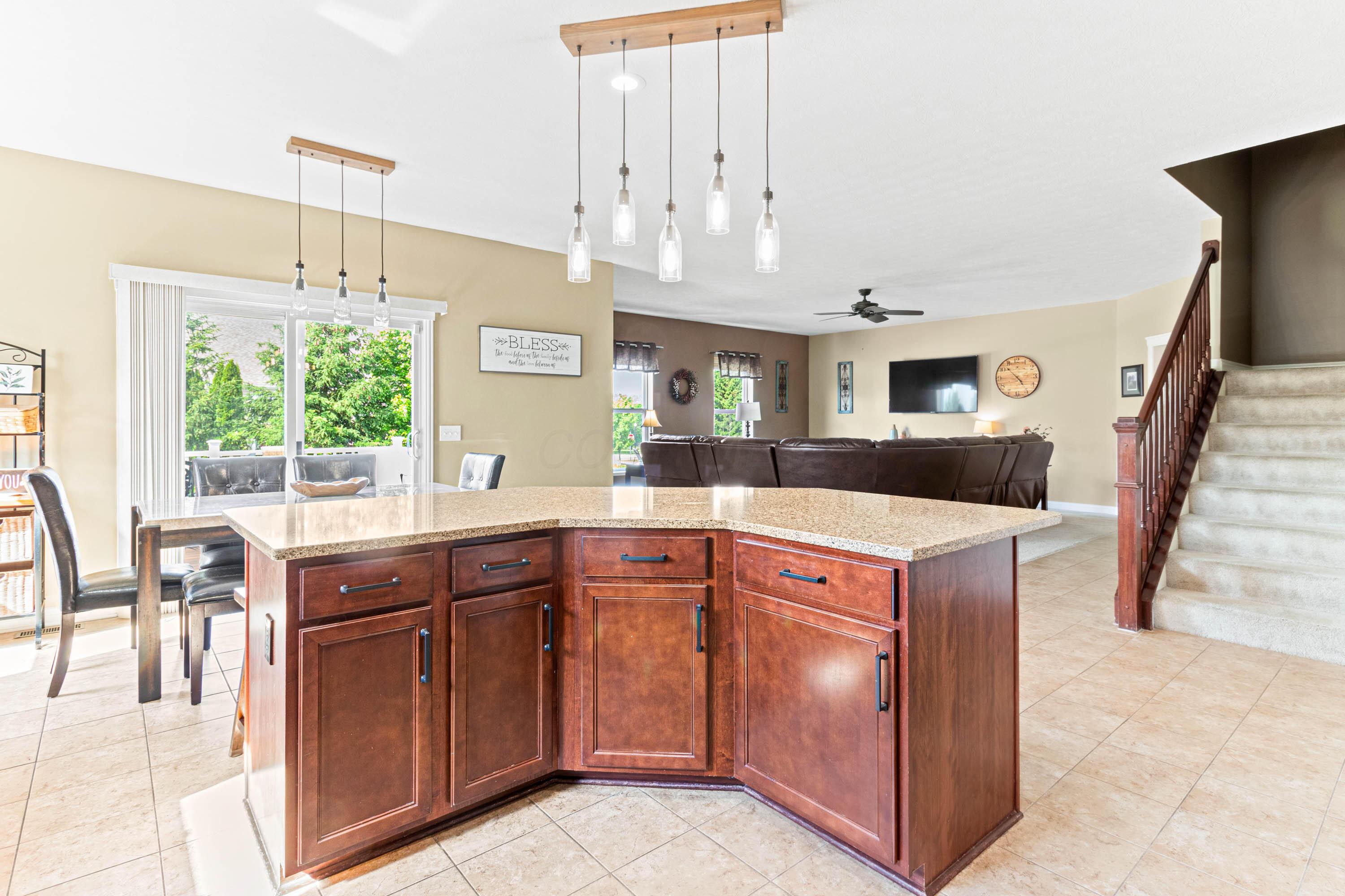 1356 Scotsman Drive, Grove City, Ohio image 13