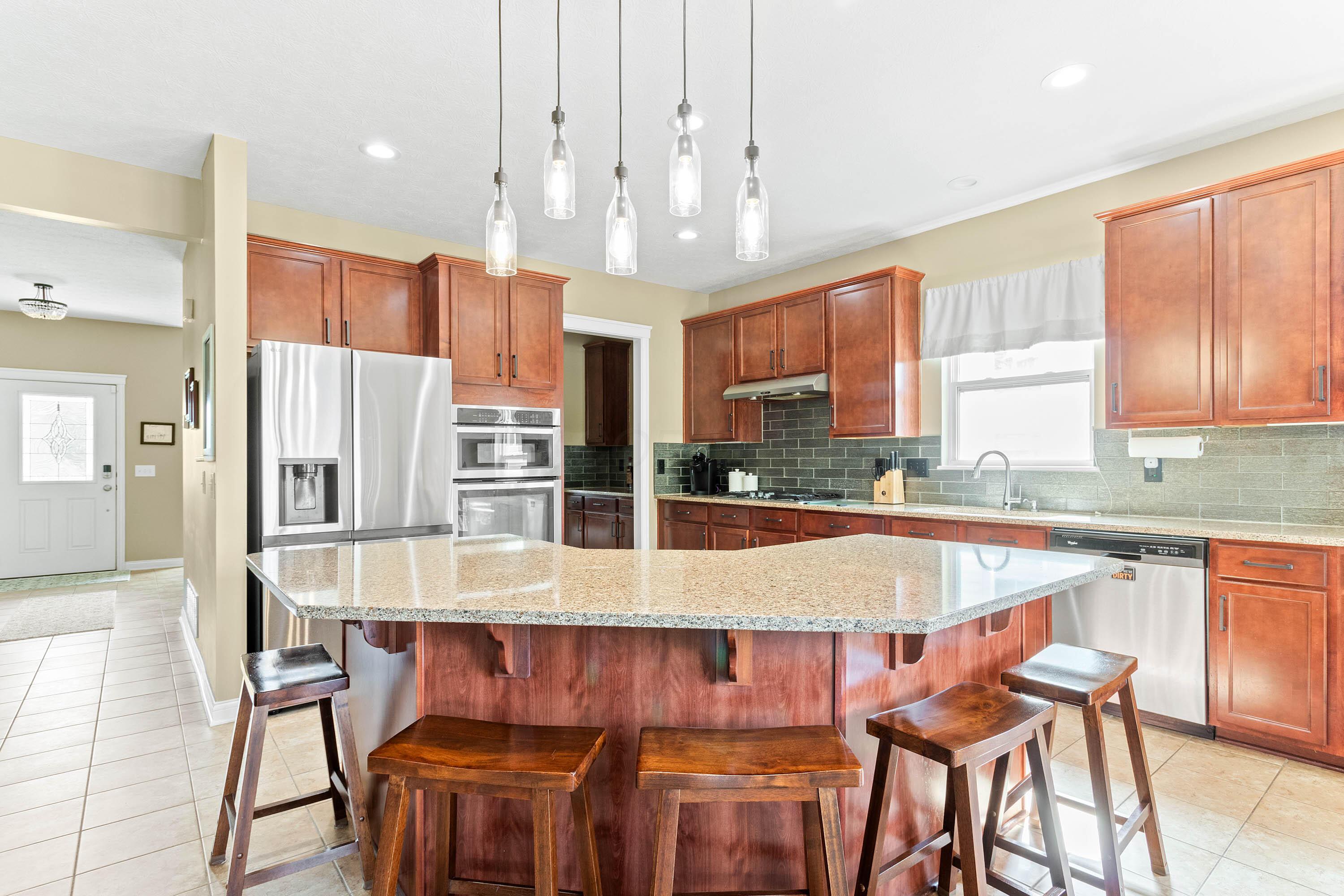 1356 Scotsman Drive, Grove City, Ohio image 8