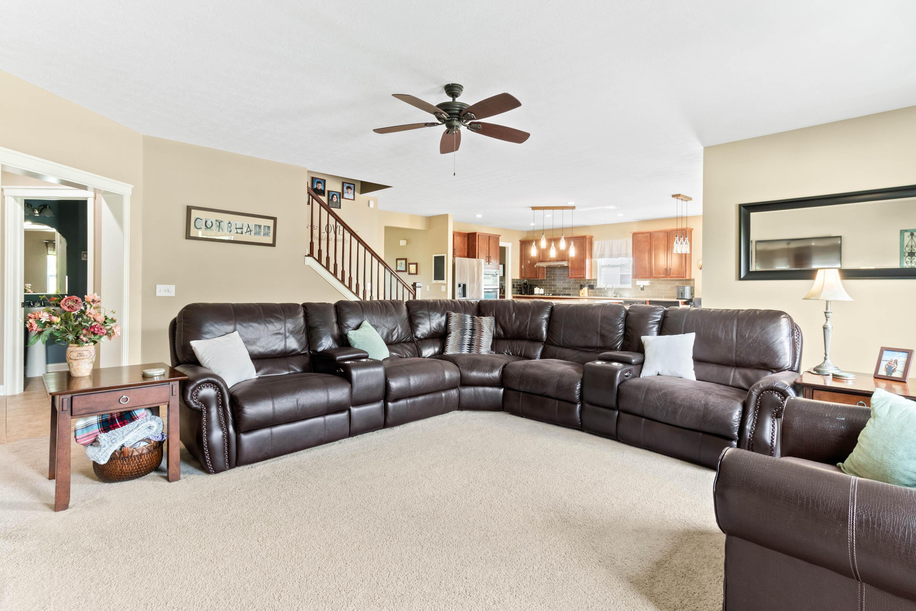 1356 Scotsman Drive, Grove City, Ohio image 6