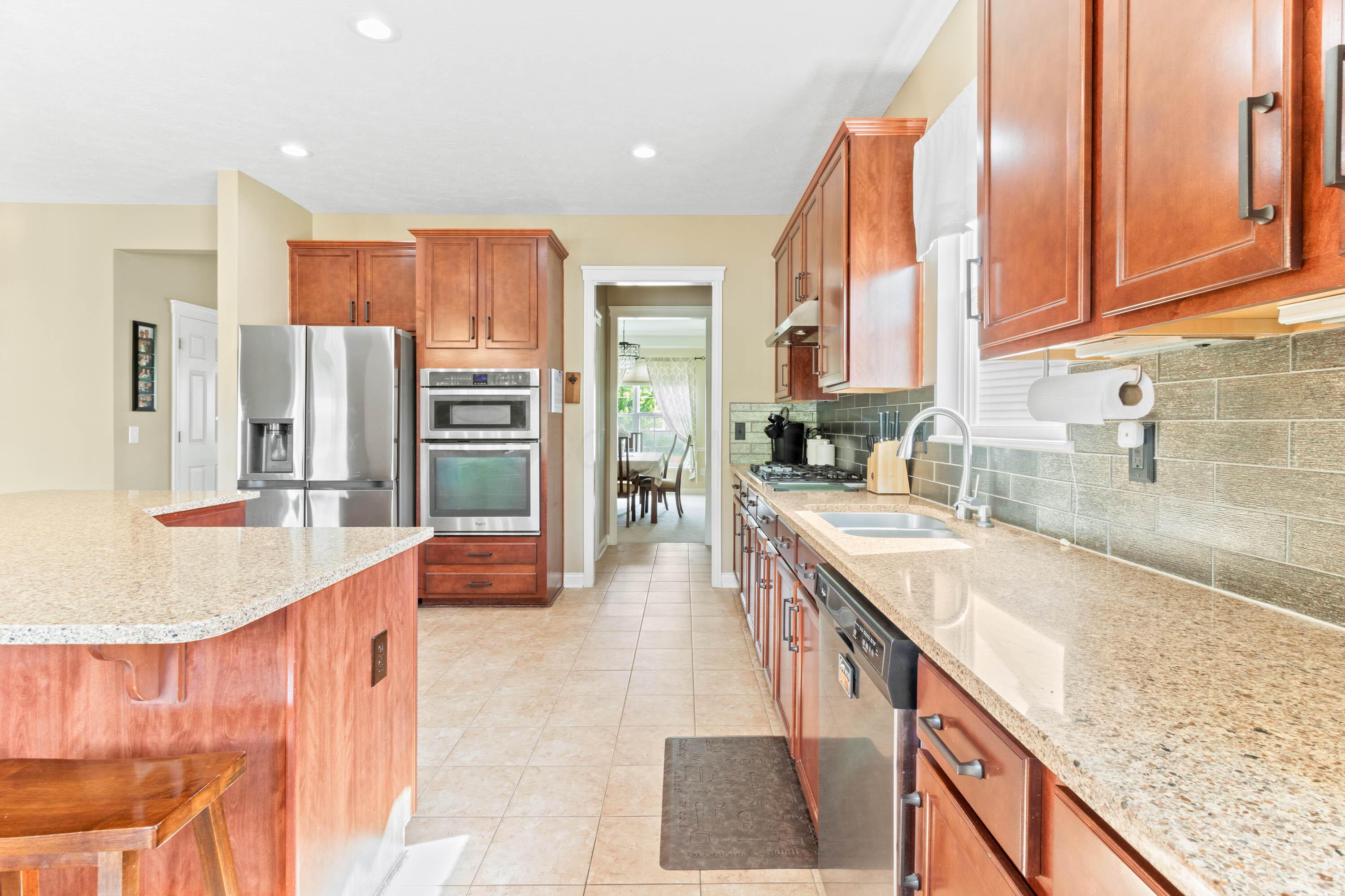 1356 Scotsman Drive, Grove City, Ohio image 11