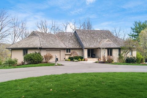 Photo of 718 Old Oak 8 #8, Columbus, OH 43235 (MLS # 226011422)