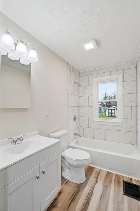 Tiny photo for 1915 Kenwood Avenue, Springfield, OH 45505 (MLS # 226000584)