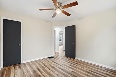 Tiny photo for 1915 Kenwood Avenue, Springfield, OH 45505 (MLS # 226000584)