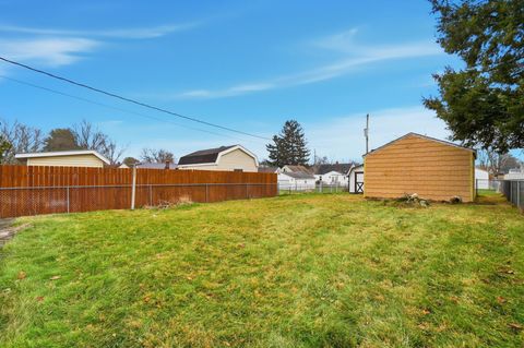 Tiny photo for 1915 Kenwood Avenue, Springfield, OH 45505 (MLS # 226000584)