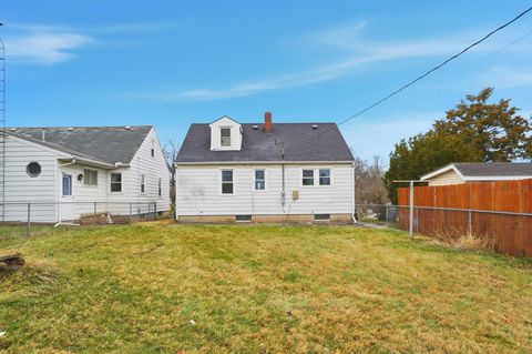 Tiny photo for 1915 Kenwood Avenue, Springfield, OH 45505 (MLS # 226000584)