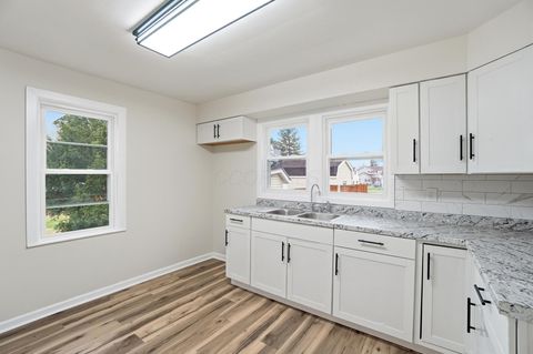 Tiny photo for 1915 Kenwood Avenue, Springfield, OH 45505 (MLS # 226000584)