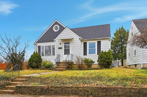 Tiny photo for 1915 Kenwood Avenue, Springfield, OH 45505 (MLS # 226000584)