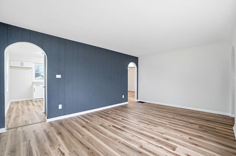 Tiny photo for 1915 Kenwood Avenue, Springfield, OH 45505 (MLS # 226000584)