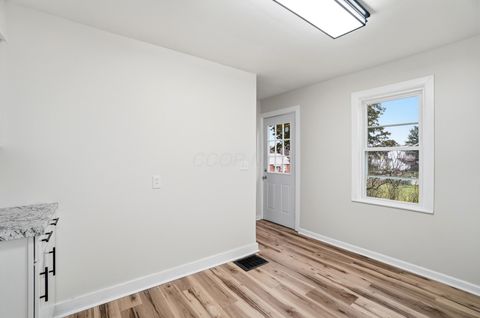 Tiny photo for 1915 Kenwood Avenue, Springfield, OH 45505 (MLS # 226000584)