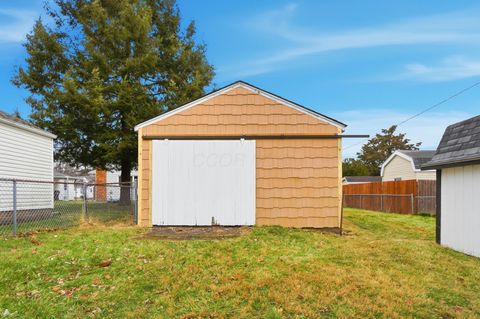 Tiny photo for 1915 Kenwood Avenue, Springfield, OH 45505 (MLS # 226000584)