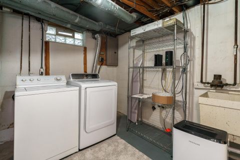 Tiny photo for 1537 Sandringham Court, Columbus, OH 43220 (MLS # 226000572)