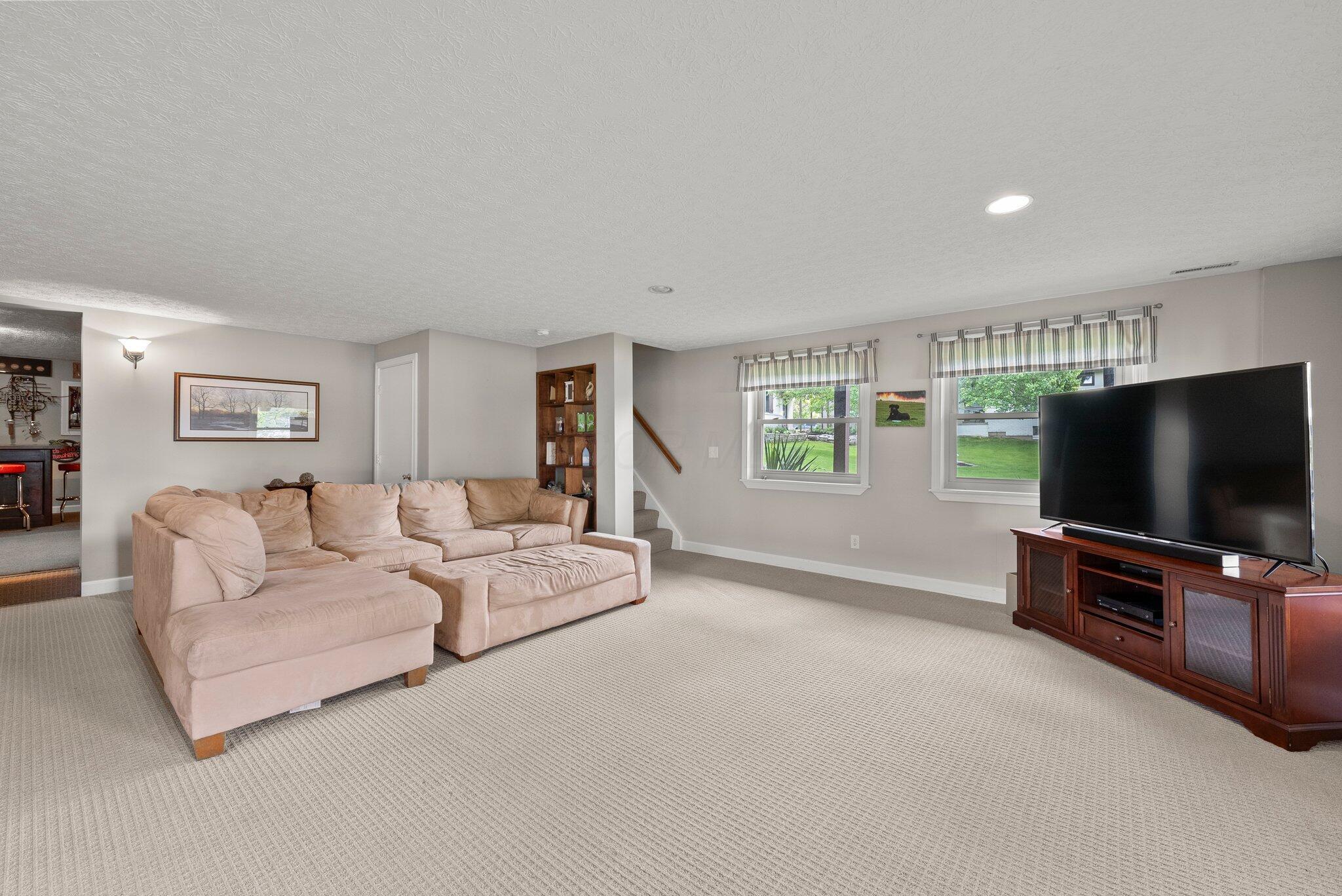 1244 E Choctaw Drive, London, Ohio image 24