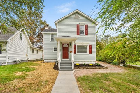 Photo of 612 E Como Avenue, Columbus, OH 43202 (MLS # 225039224)