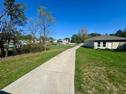Tiny photo for 126 Twin Creek Way, Lancaster, OH 43130 (MLS # 225037794)