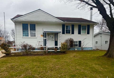 Photo of 4682 Arnold Avenue, Columbus, OH 43228 (MLS # 226002357)