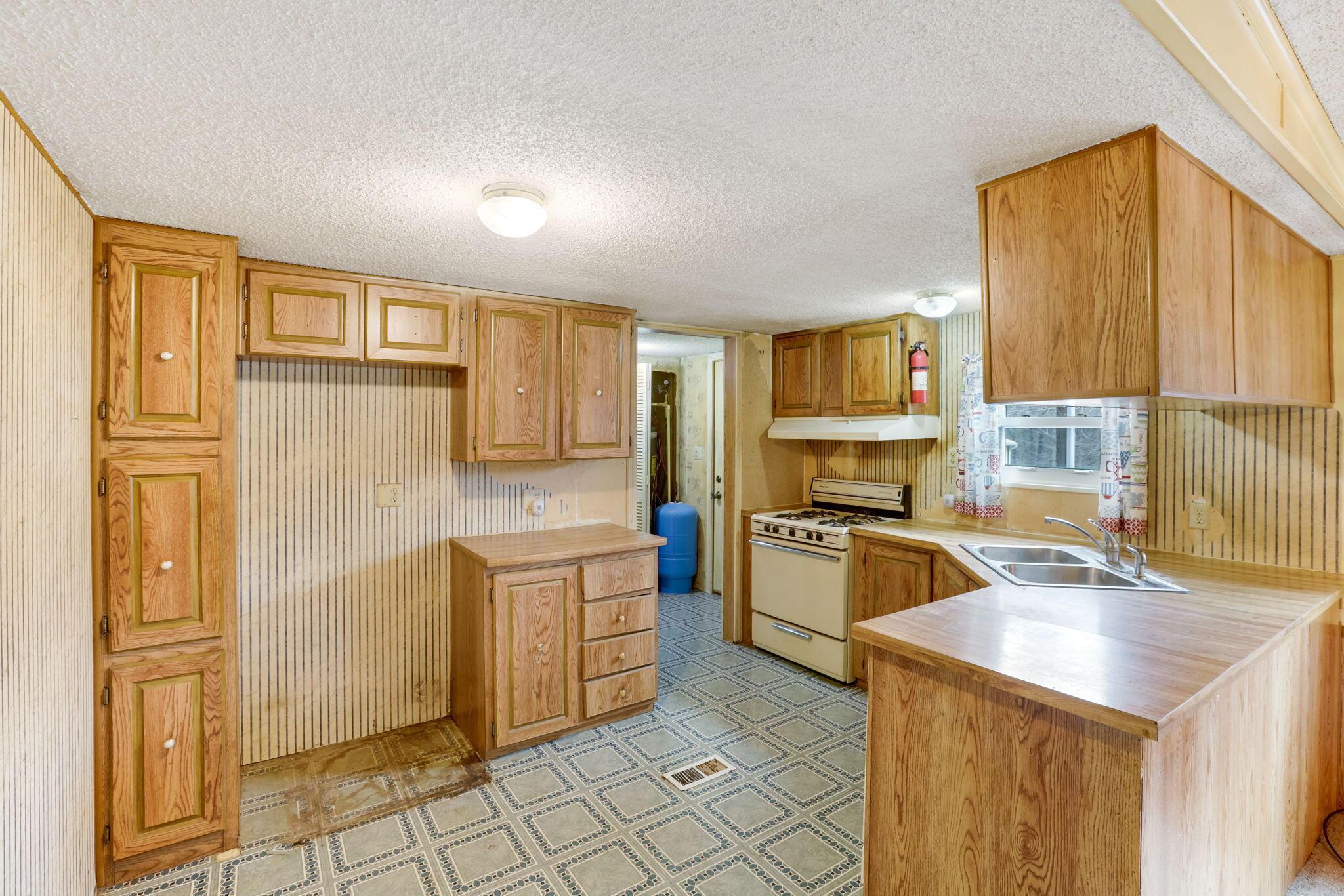 7558 Township Road 37, Somerset, Ohio image 17