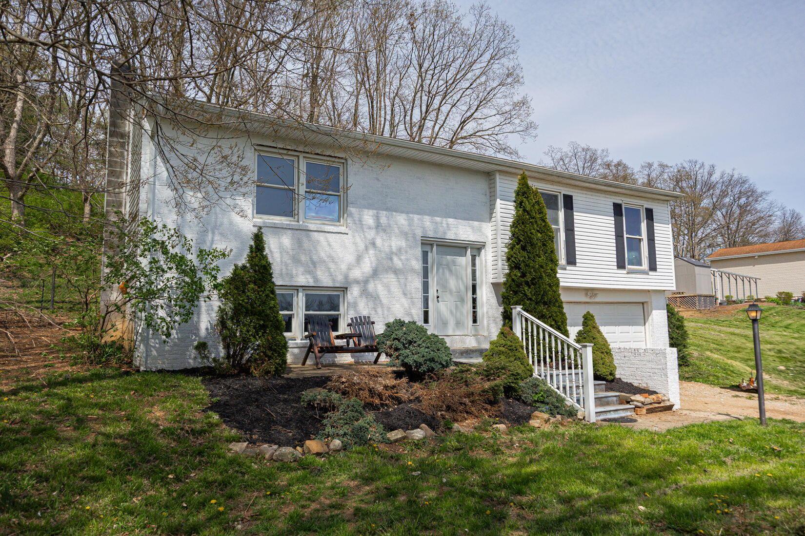 1012 Stoutsville Pike, Circleville, Ohio image 1