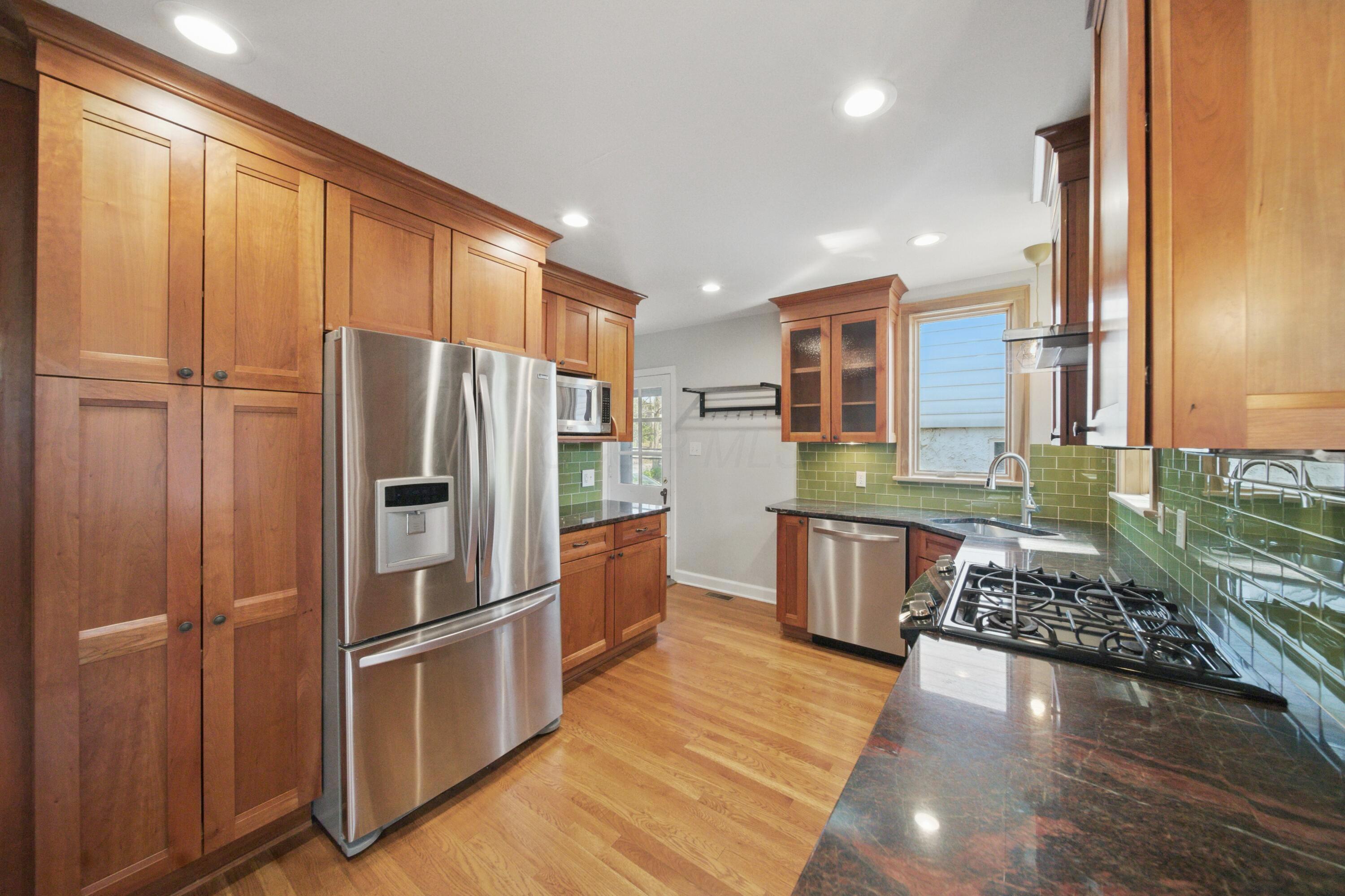215 W Kenworth Road, Columbus, Ohio image 12