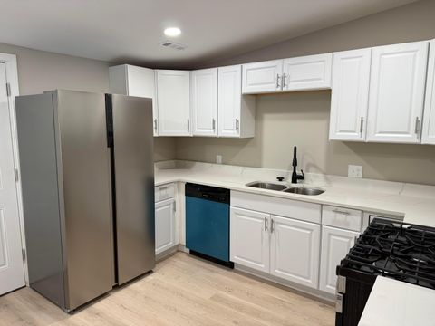 Tiny photo for 804 S Ashburton Road, Columbus, OH 43227 (MLS # 225039691)