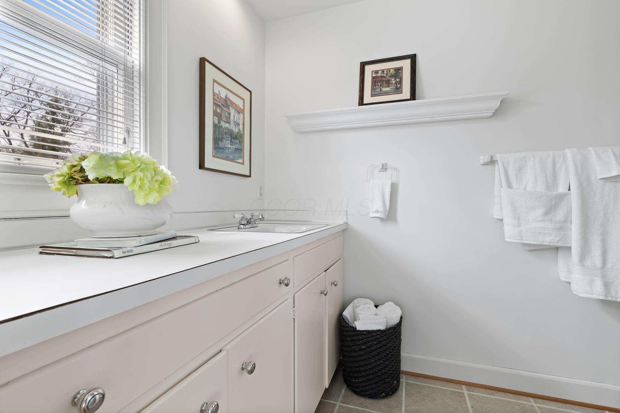 Columbus, Ohio 43221, United States, 5 Bedrooms Bedrooms, ,4 BathroomsBathrooms,Residential,Active,49796