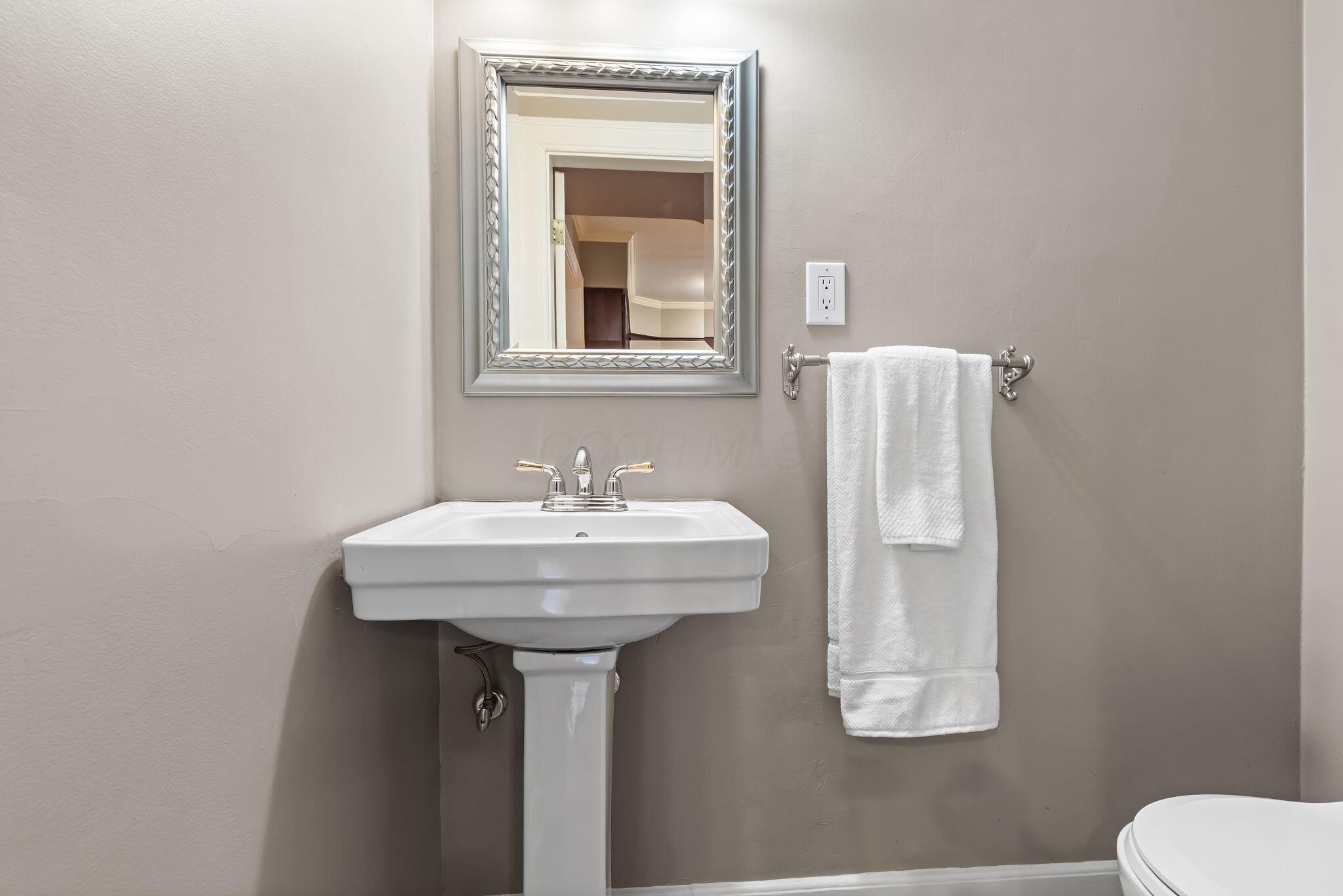 Columbus, Ohio 43221, United States, 5 Bedrooms Bedrooms, ,4 BathroomsBathrooms,Residential,Active,49796