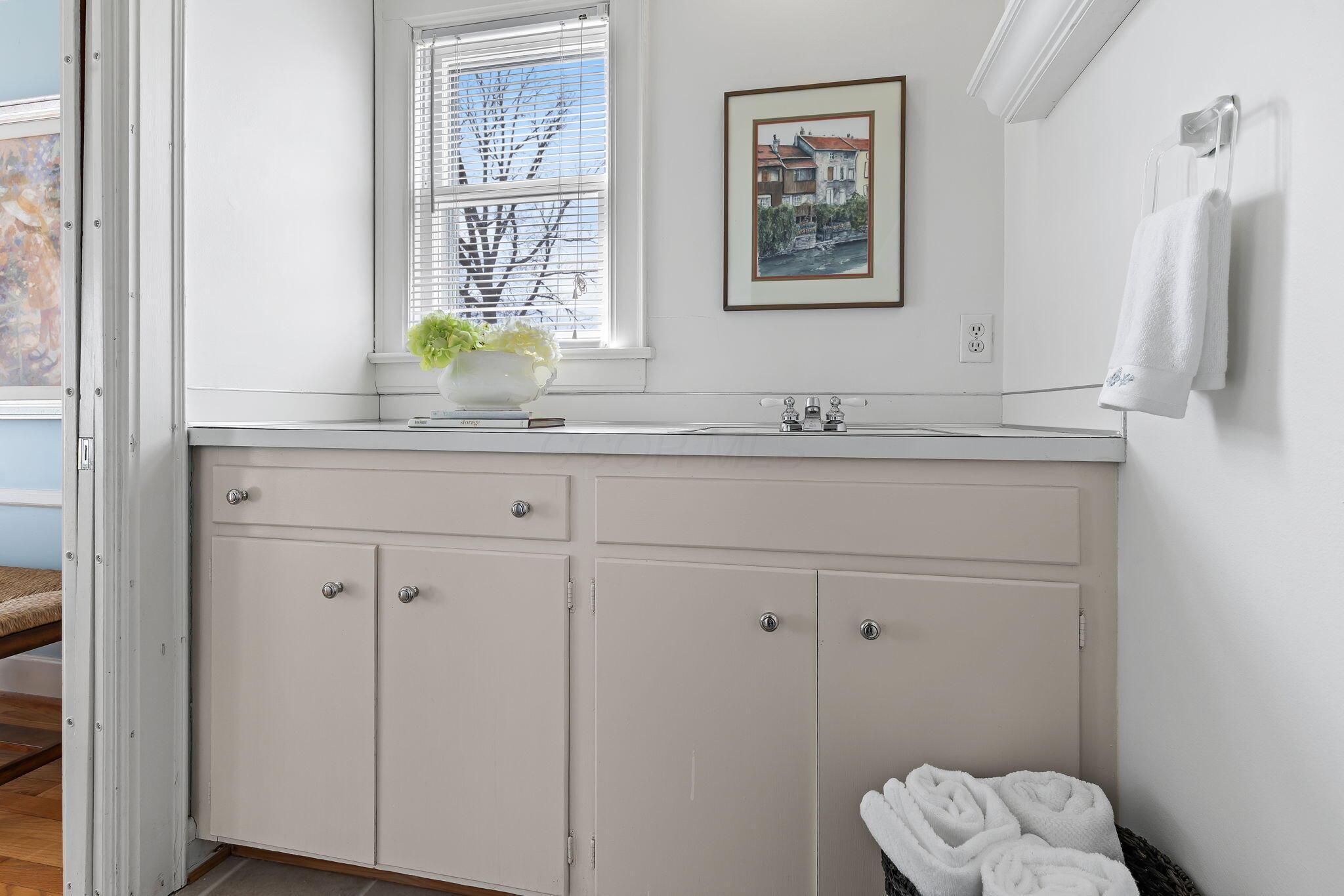 Columbus, Ohio 43221, United States, 5 Bedrooms Bedrooms, ,4 BathroomsBathrooms,Residential,Active,49796