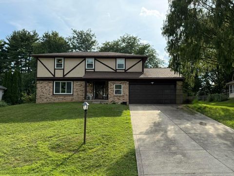 Photo of 13137 E Crosset Hill Drive, Pickerington, OH 43147 (MLS # 225031249)