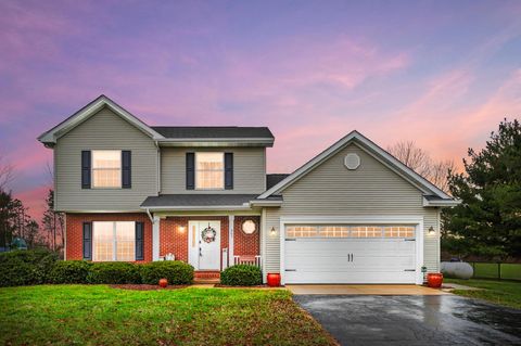 Photo of 307 Hawthorne Drive, Wilmington, OH 45177 (MLS # 225046109)