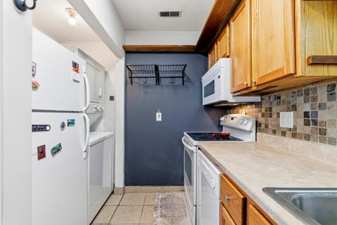 Tiny photo for 3074 Jersey Drive 45 #45, Columbus, OH 43204 (MLS # 226022159)