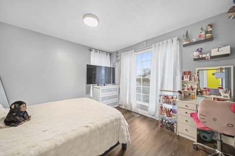 Tiny photo for 3215 Valleyview Drive, Columbus, OH 43204 (MLS # 226000649)