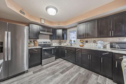 Tiny photo for 3215 Valleyview Drive, Columbus, OH 43204 (MLS # 226000649)