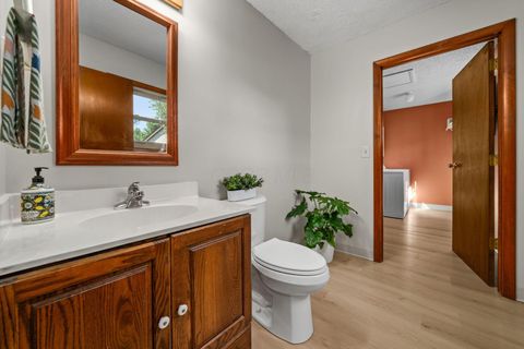 Tiny photo for 105 Kinder Place, Columbus, OH 43230 (MLS # 226022147)