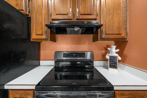 Tiny photo for 105 Kinder Place, Columbus, OH 43230 (MLS # 226022147)