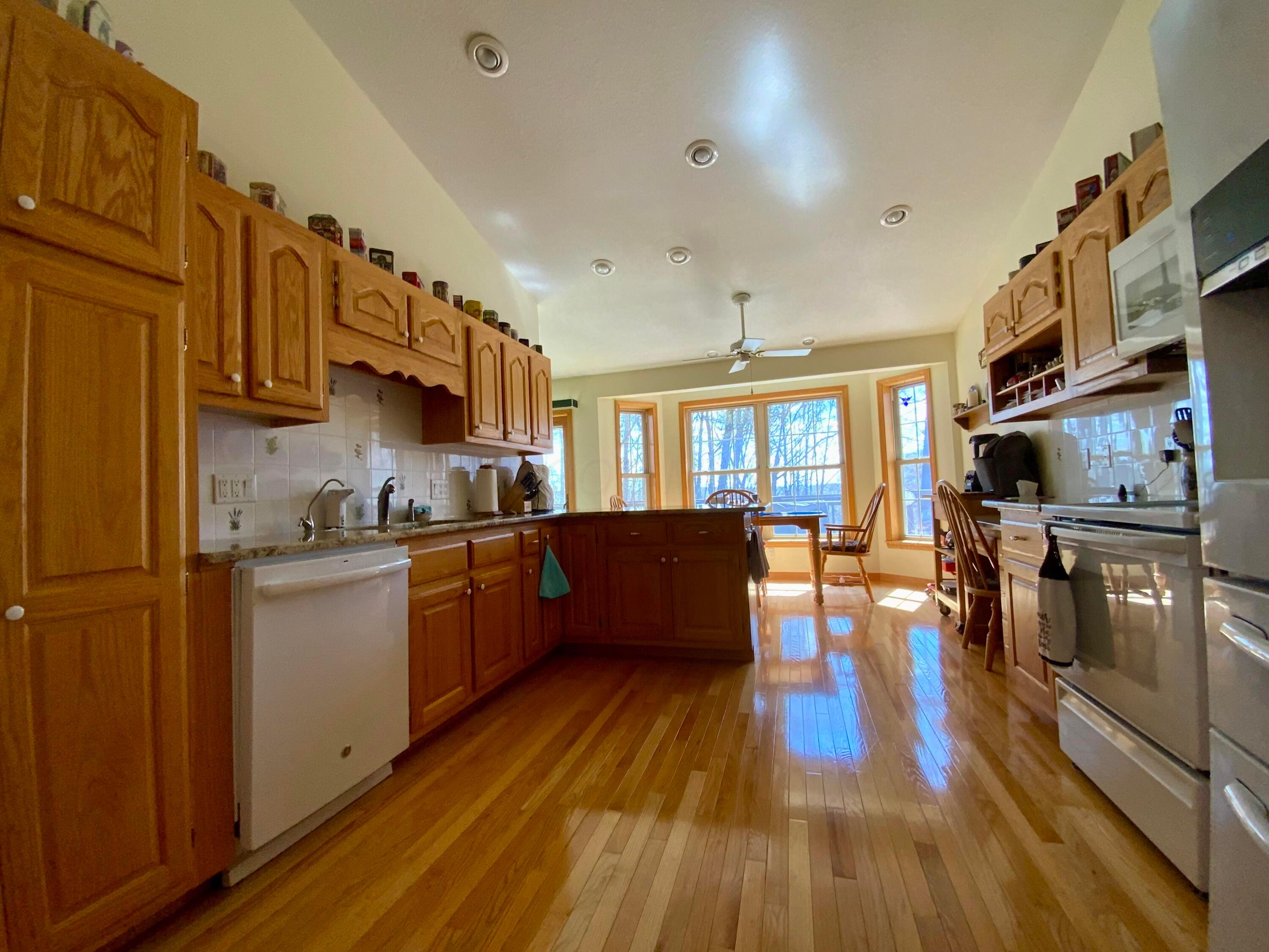 51 Hillview Court, Howard, Ohio image 4