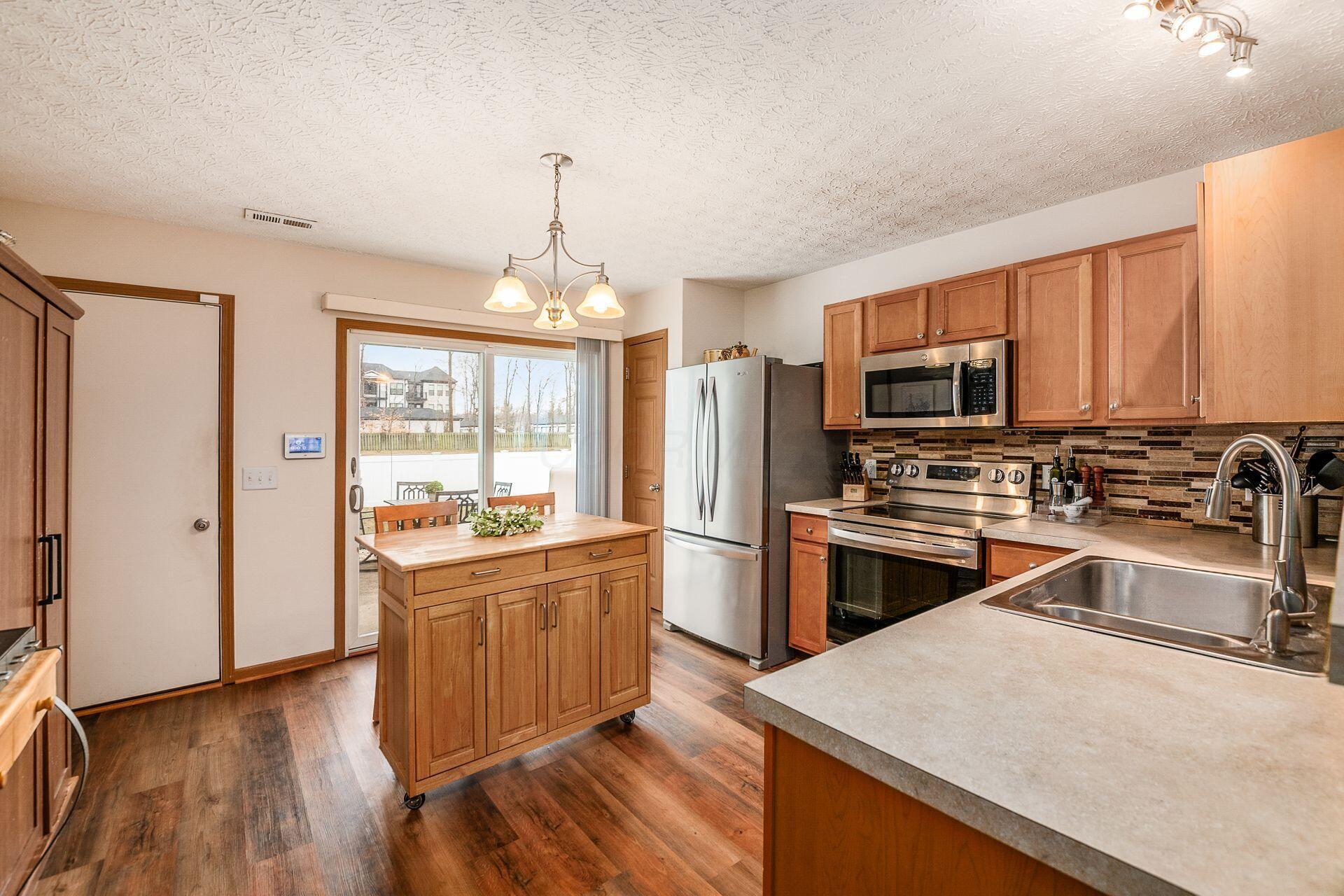 6085 Eden Valley Drive, Westerville, Ohio image 17