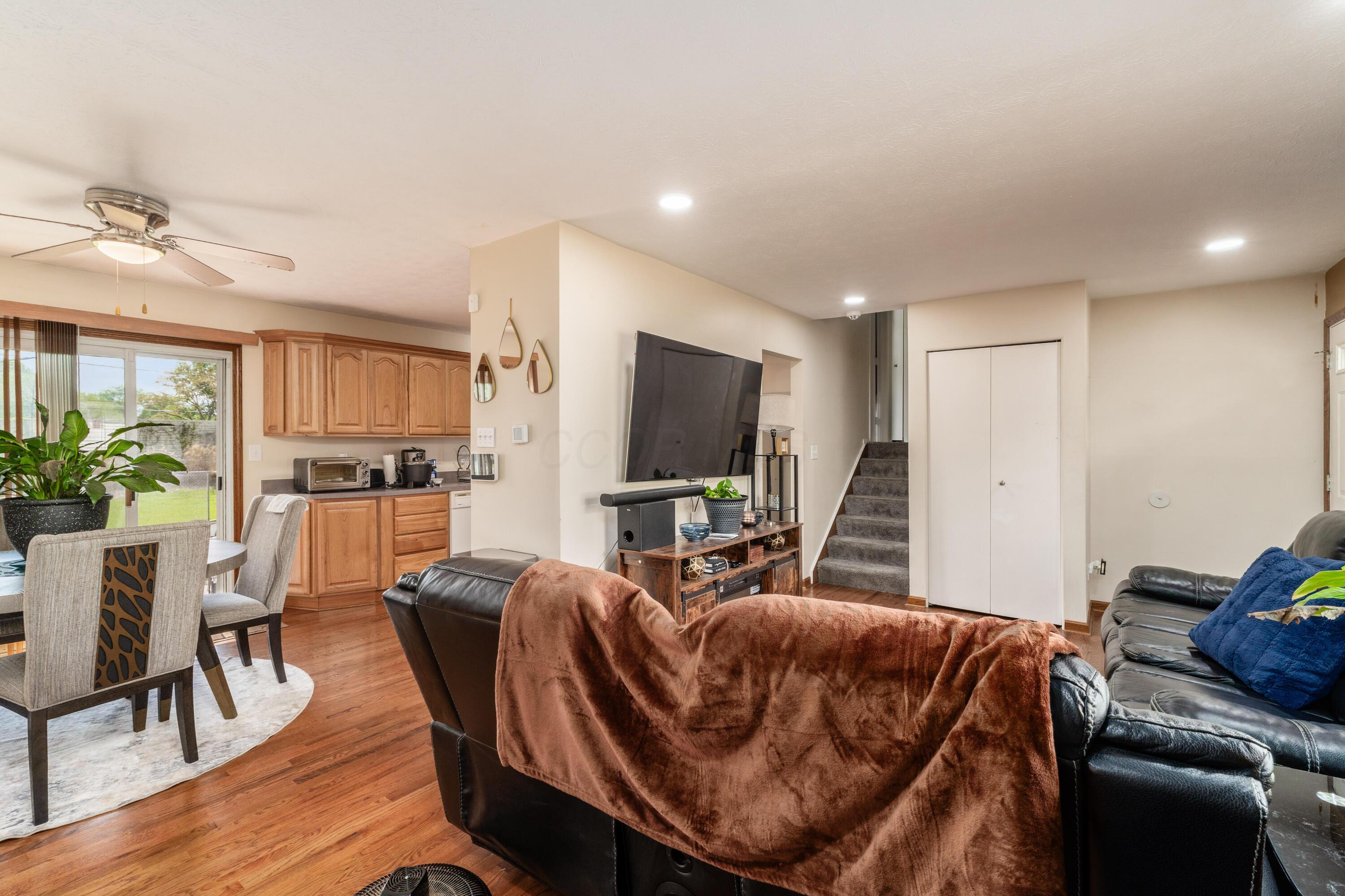 6065 Batavia Road, Westerville, Ohio image 4